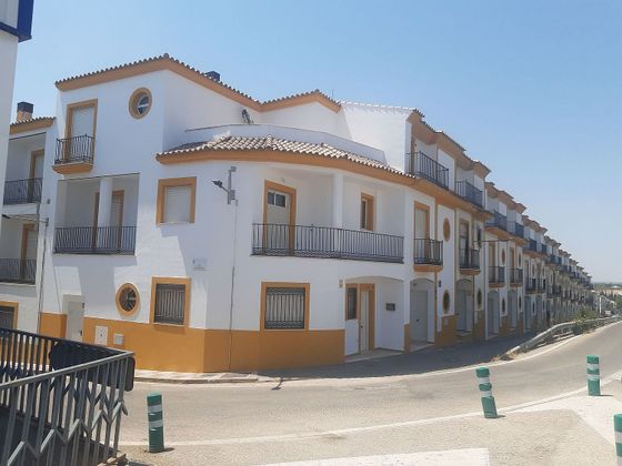 Foto 1 de Casa adosada en venta en Torreperogil de 4 habitaciones con terraza y garaje