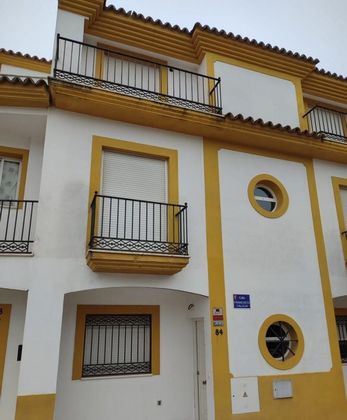 Foto 2 de Casa adosada en venta en Torreperogil de 4 habitaciones con terraza y garaje