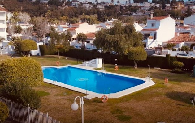 Foto 1 de Ático en alquiler en Nueva Andalucía centro de 3 habitaciones con terraza y piscina
