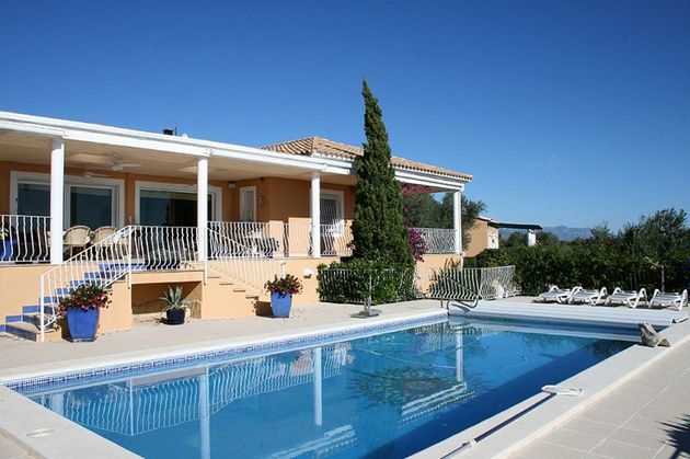 Foto 1 de Xalet en venda a San Jorge de 5 habitacions amb terrassa i piscina