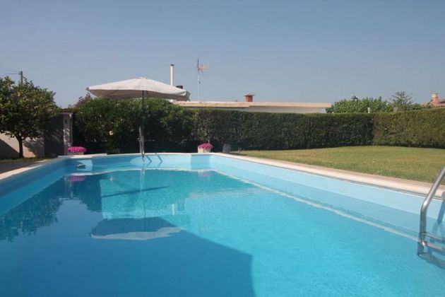 Foto 2 de Xalet en venda a Cala del Puntal  de 5 habitacions amb terrassa i piscina