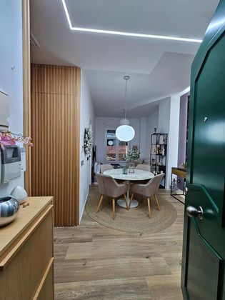 Foto 2 de Alquiler de piso en Centro - Murcia de 1 habitación con muebles y balcón