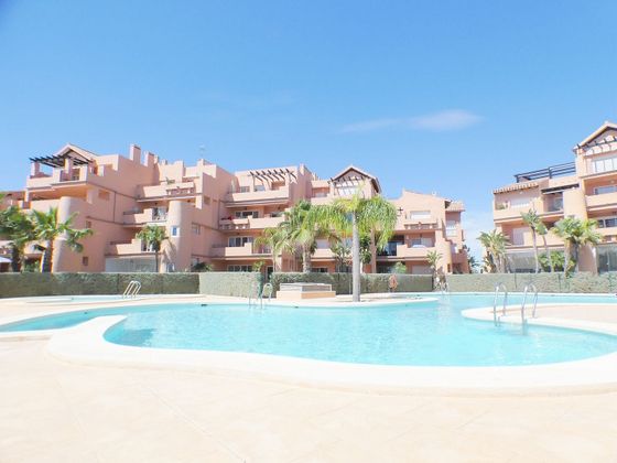Foto 2 de Venta de piso en Mar Menor Golf de 2 habitaciones con terraza y piscina