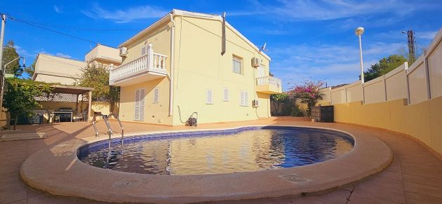 Foto 1 de Xalet en venda a Los Urrutias de 4 habitacions amb terrassa i piscina