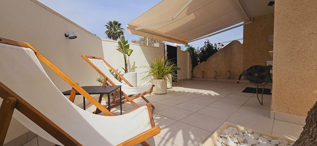 Foto 1 de Casa en venta en Los Peñascos-El Salero-Los Imbernones de 3 habitaciones con terraza y jardín