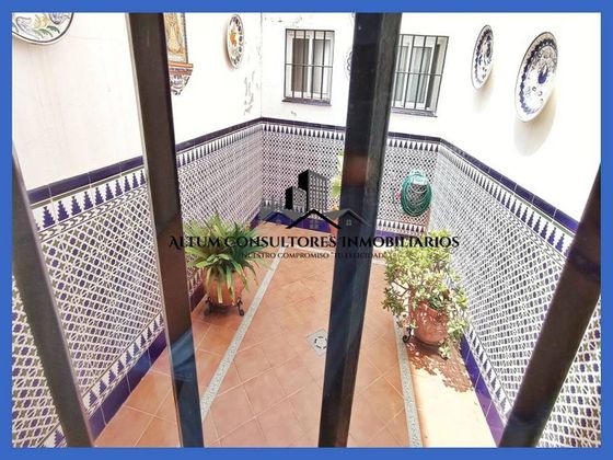 Foto 1 de Venta de casa en Sanlúcar la Mayor de 4 habitaciones con balcón