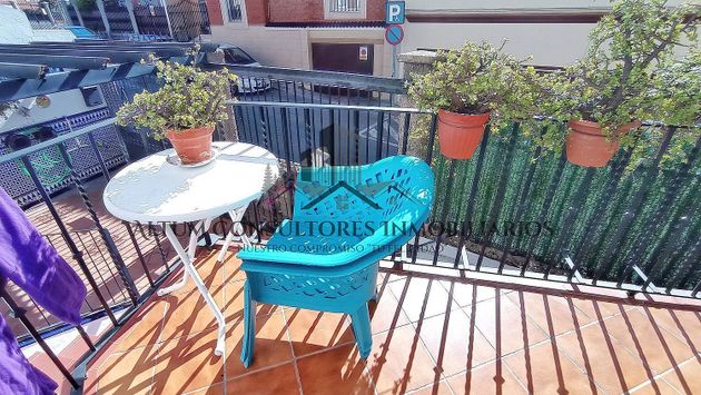Foto 2 de Casa adossada en venda a La Paz de 6 habitacions amb terrassa i garatge
