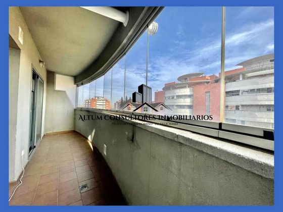 Foto 1 de Venta de piso en Bellavista de 3 habitaciones con terraza y piscina