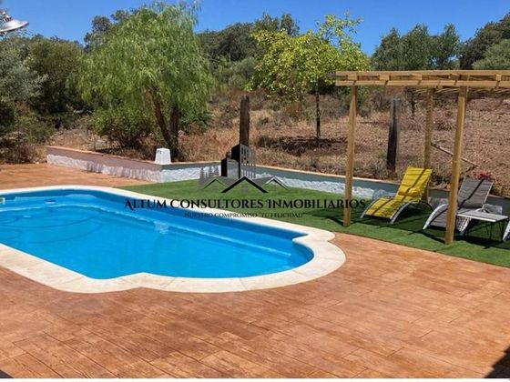 Foto 1 de Xalet en venda a Zalamea la Real de 2 habitacions amb piscina i garatge