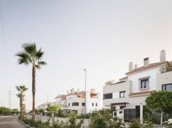 Foto 2 de Casa en venda a Guillena de 5 habitacions amb terrassa i jardí
