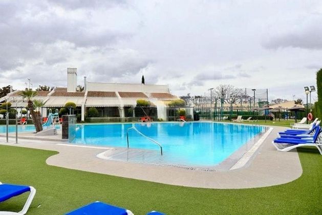 Foto 1 de Casa en venda a Riba-roja de Túria de 3 habitacions amb terrassa i piscina
