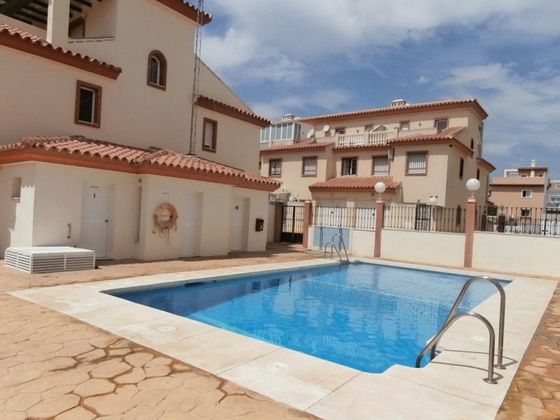 Foto 2 de Casa adosada en venta en Benajarafe – Almayate de 5 habitaciones con terraza y piscina