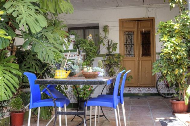 Foto 1 de Casa adosada en venta en Casarabonela de 7 habitaciones con terraza y jardín
