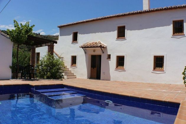 Foto 1 de Casa rural en venta en Comares de 3 habitaciones con terraza y piscina