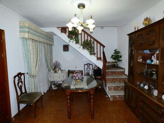 Foto 1 de Venta de casa adosada en Sayalonga de 3 habitaciones con terraza y muebles