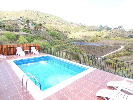 Foto 1 de Venta de casa rural en Iznate de 3 habitaciones con terraza y piscina