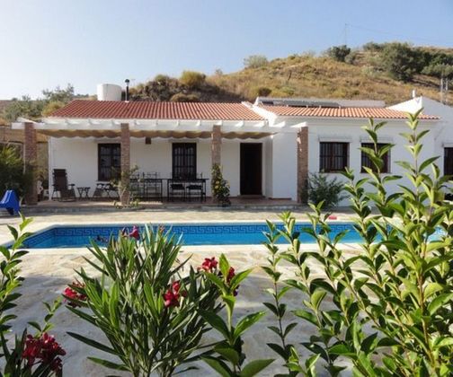 Foto 2 de Casa rural en venda a Sedella de 3 habitacions amb piscina i jardí