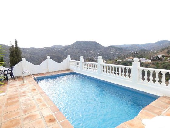 Foto 1 de Casa rural en venta en Comares de 8 habitaciones con terraza y piscina