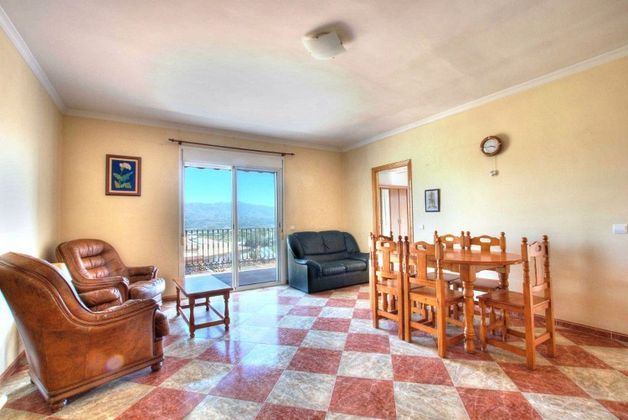 Foto 2 de Pis en venda a Benamocarra de 5 habitacions amb terrassa