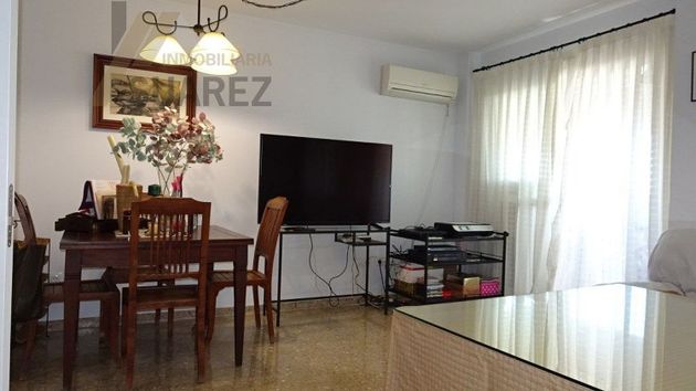 Foto 2 de Pis en venda a Palacio de Congresos - Urbadiez - Entrepuentes de 3 habitacions amb terrassa i piscina