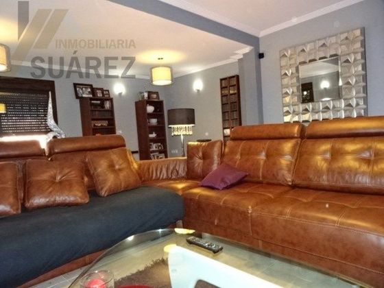 Foto 2 de Casa en venda a Carmona de 3 habitacions amb piscina i garatge