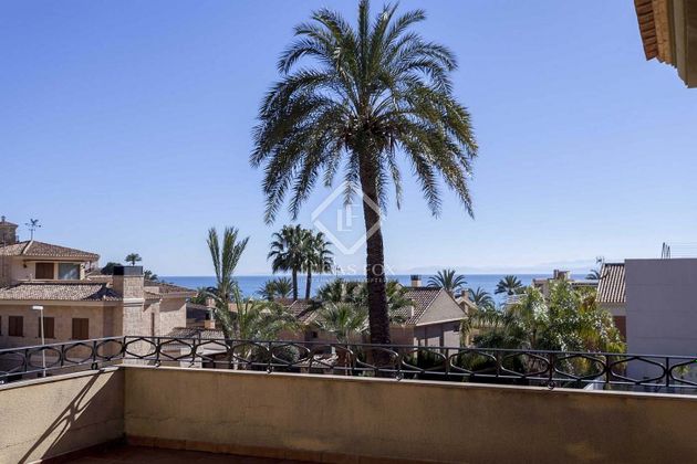 Foto 2 de Venta de chalet en El Faro - El Dossel de 4 habitaciones con terraza y piscina