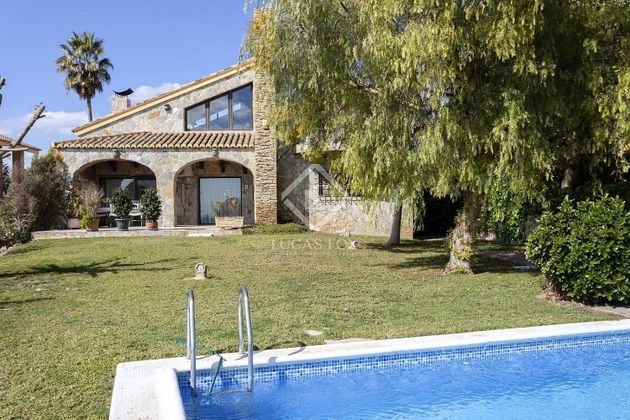 Foto 1 de Casa en venda a Los Monasterios-Alfinach de 4 habitacions amb terrassa i piscina