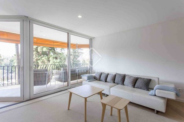 Foto 2 de Pis en lloguer a Exposició de 4 habitacions amb terrassa i mobles