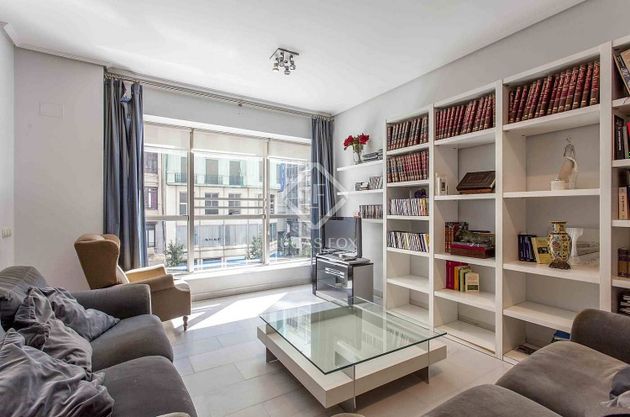Foto 1 de Alquiler de piso en El Mercat de 4 habitaciones con muebles y aire acondicionado