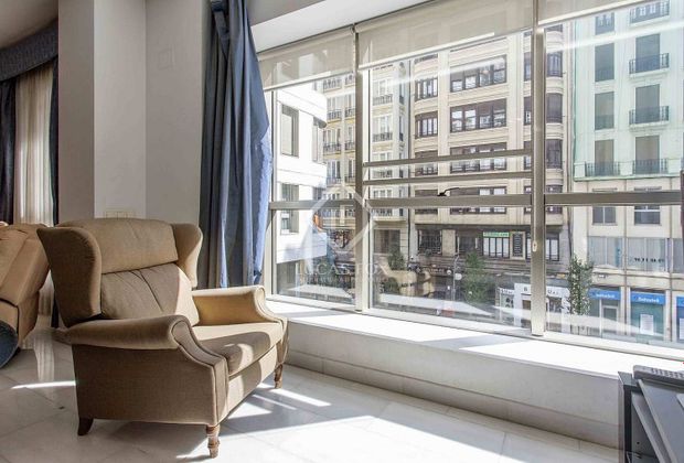 Foto 2 de Alquiler de piso en El Mercat de 4 habitaciones con muebles y aire acondicionado