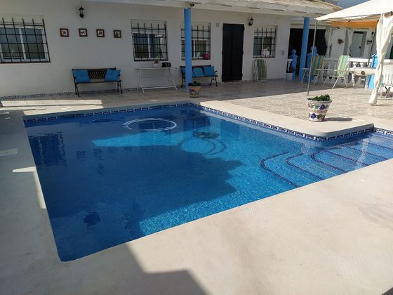 Foto 2 de Xalet en venda a Oeste de 3 habitacions amb piscina i garatge