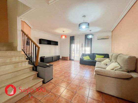 Foto 1 de Casa adossada en venda a Alquerías del Niño Perdido de 3 habitacions amb piscina i balcó