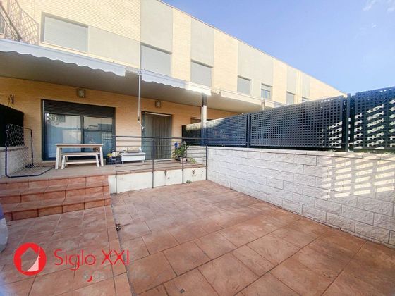 Foto 1 de Casa adosada en venta en Playa de Almazora-Ben Afeli de 3 habitaciones con terraza y piscina