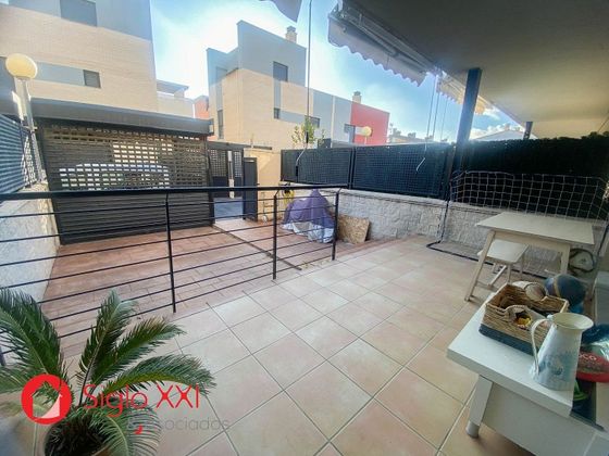 Foto 2 de Casa adossada en venda a Playa de Almazora-Ben Afeli de 3 habitacions amb terrassa i piscina