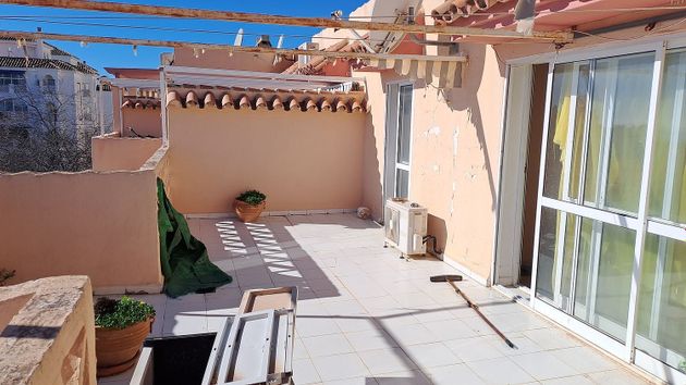 Foto 2 de Venta de ático en calle La Higuera de 2 habitaciones con terraza y piscina