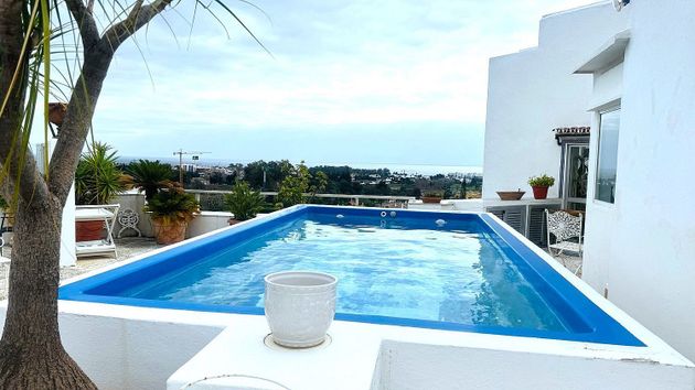 Foto 2 de Àtic en venda a Guadalmina de 2 habitacions amb terrassa i piscina