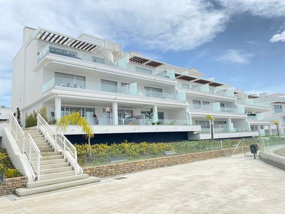 Foto 2 de Piso en venta en calle Islas Caimán de 2 habitaciones con terraza y piscina
