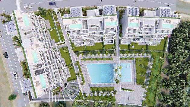 Foto 2 de Venta de piso en urbanización Sup de 4 habitaciones con terraza y piscina