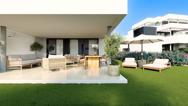 Foto 1 de Pis en venda a calle Maria Teresa de Leon de 3 habitacions amb terrassa i piscina