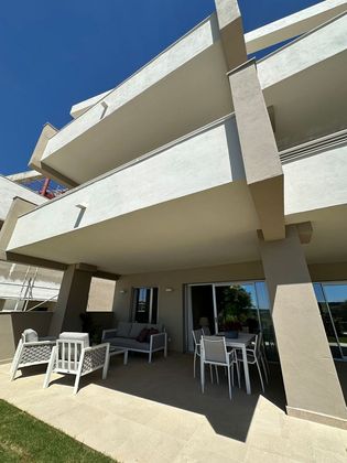 Foto 1 de Àtic en venda a urbanización Lugar Estepona Golf de 2 habitacions amb terrassa i piscina