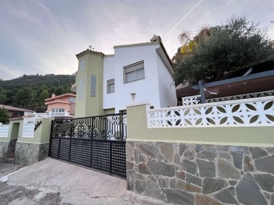 Foto 2 de Xalet en venda a calle Joan Miro de 4 habitacions amb terrassa i piscina