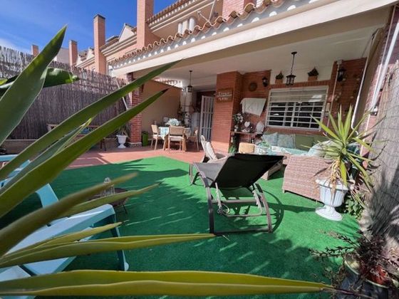 Foto 1 de Casa adossada en venda a El Grao de 4 habitacions amb terrassa i piscina