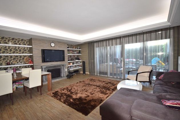 Foto 2 de Alquiler de piso en avenida Istán de 4 habitaciones con terraza y piscina