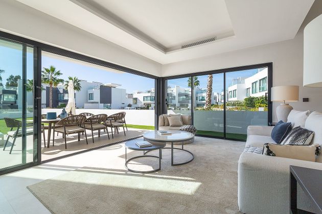 Foto 1 de Casa en alquiler en urbanización Lugar Riviera Andaluza de 3 habitaciones con terraza y piscina
