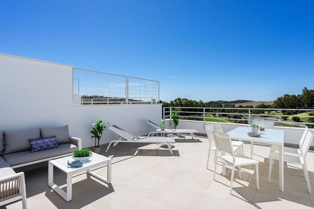 Foto 1 de Venta de casa adosada en Estepona Oeste - Valle Romano - Bahía Dorada de 3 habitaciones con terraza y piscina