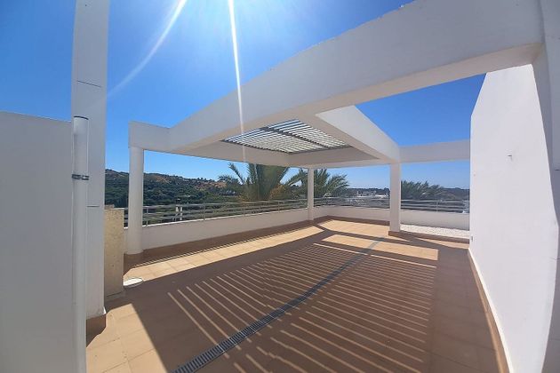 Foto 1 de Venta de ático en Calahonda de 5 habitaciones con terraza y piscina