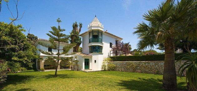Foto 2 de Casa rural en venta en Parque de la Paloma de 4 habitaciones con terraza y piscina