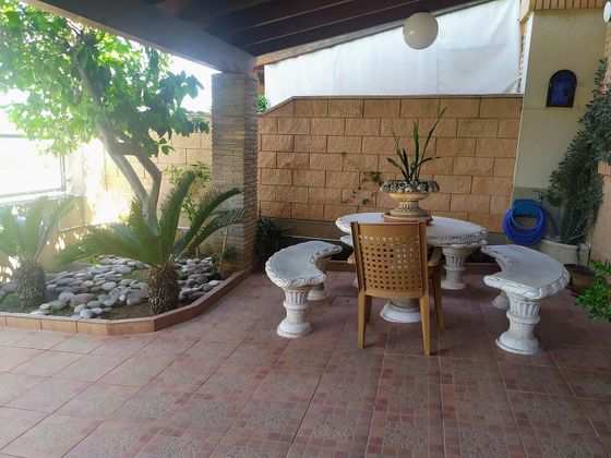 Foto 1 de Casa adosada en venta en El Grao de 5 habitaciones con terraza y piscina