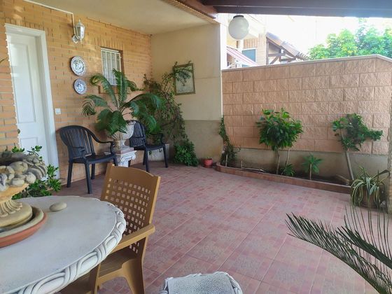 Foto 2 de Casa adossada en venda a El Grao de 5 habitacions amb terrassa i piscina