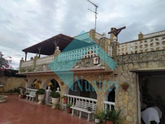 Foto 1 de Chalet en venta en El Grao de 9 habitaciones con terraza y piscina